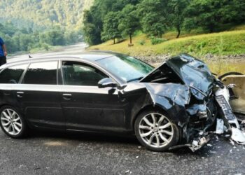 Accident Valcea. Trafic blocat - foto: romania24.ro