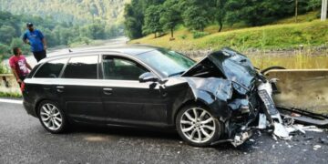 Accident Valcea. Trafic blocat - foto: romania24.ro