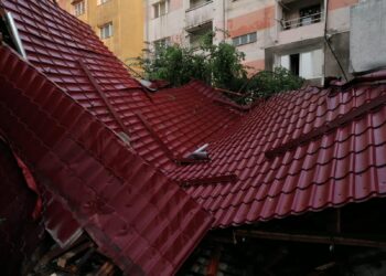 Acoperiș spulberat de fenomene meteo extreme - stiridecluj_ro