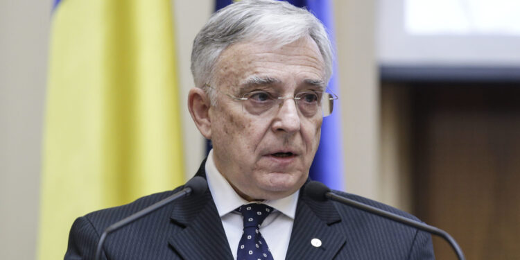Mugur Isărescu - guvernator al Băncii Naționale a României