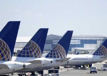 O companie aeriană le cere angajaților să se vaccineze anti-COVID-19, altfel vor fi concediați