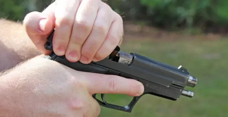 Bailesti-amenintare-cu-pistol