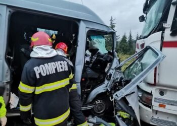 accident-microbuz-tir-suceava