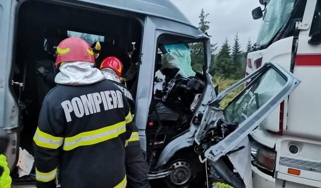 accident-microbuz-tir-suceava