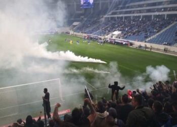 Un suporter a murit în tribune la derby-ul de la Craiova