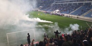 Un suporter a murit în tribune la derby-ul de la Craiova