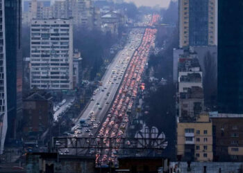 Kiev-oamenii-fug-din-oras