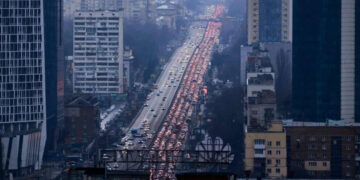 Kiev-oamenii-fug-din-oras