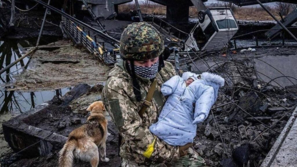 soldat-salveaza-copil-ucraina