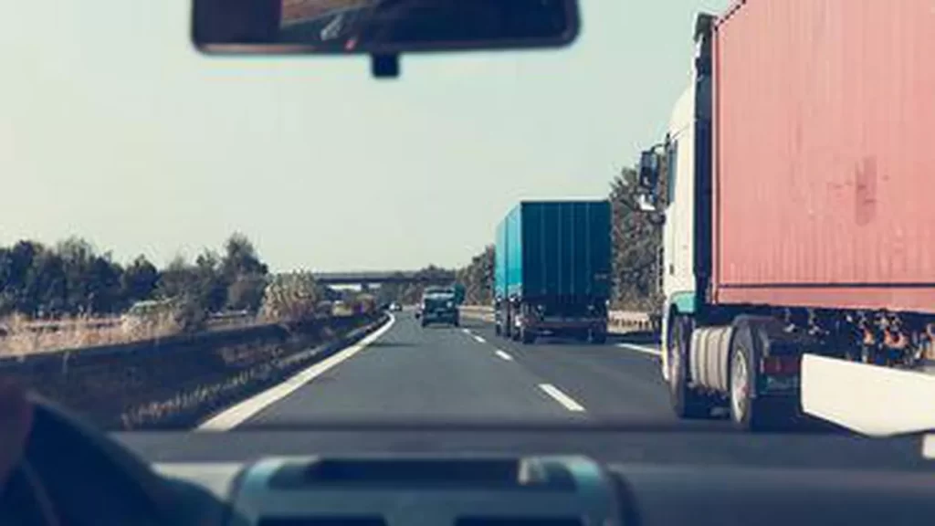 autostrada-trafic-camioane
