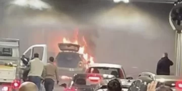 masina-arde-pasajul-unirii
