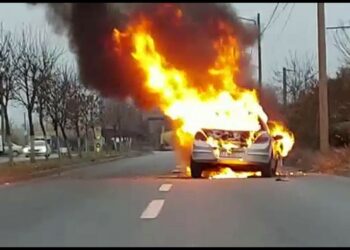 Craiova-masina-incendiu