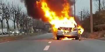 Craiova-masina-incendiu
