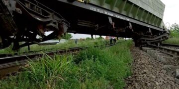 tren-Răcari