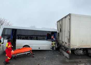 accident-microbuz-tir-dn2-bacau