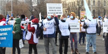 Profesorii ies în stradă. Sindicatele amenință cu grevă generală