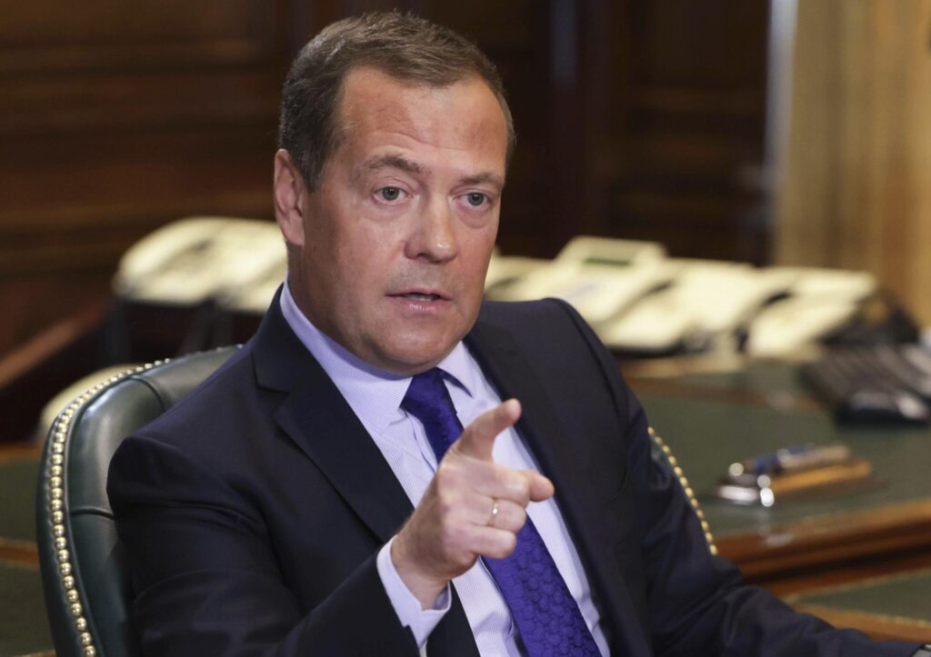 Dmitri-Medvedev-amenintare
