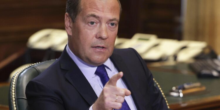 Dmitri-Medvedev-amenintare