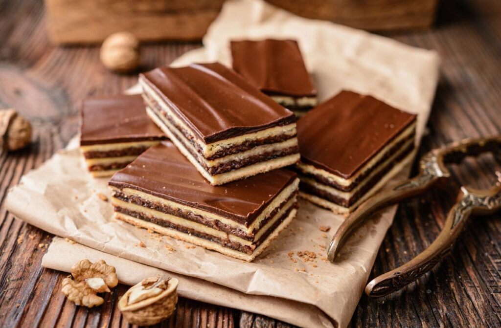 Prăjitură-cu-foi-și-cremă-de-cacao