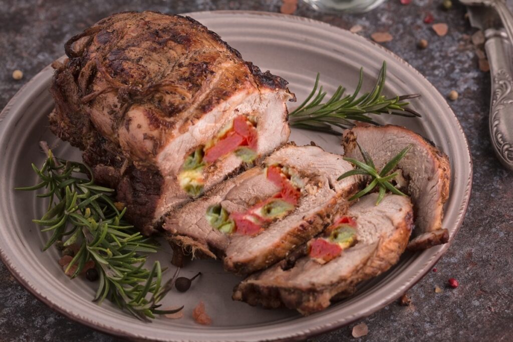 rulada-de-porc-cu-ardei-si-cascaval