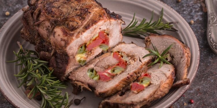 rulada-de-porc-cu-ardei-si-cascaval