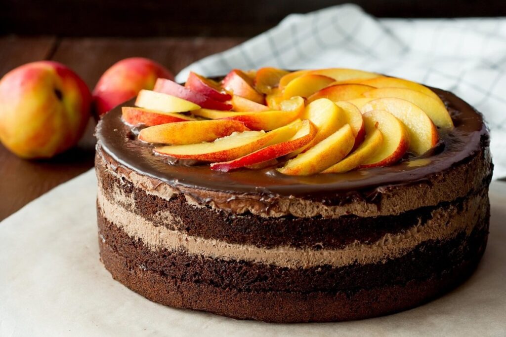 Tort-cu-nectarine-și-cremă-de-ciocolată