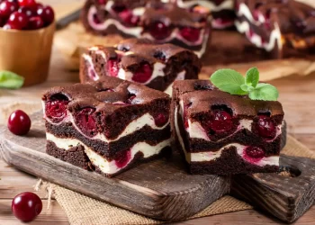 brownie-cu-branza-si-cirese