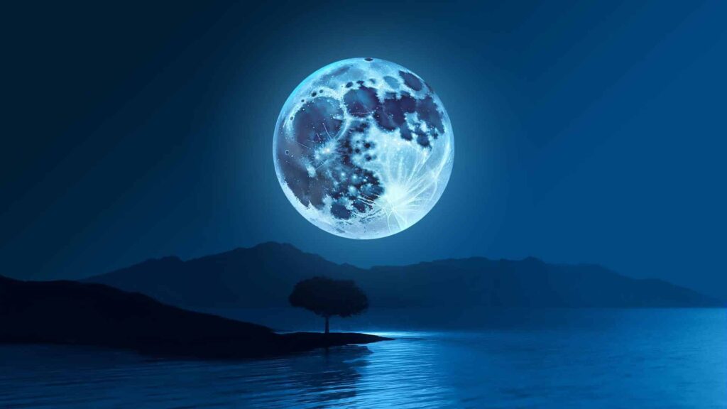 luna-albastra