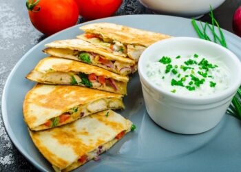 quesadilla-cu-pui-si-legume