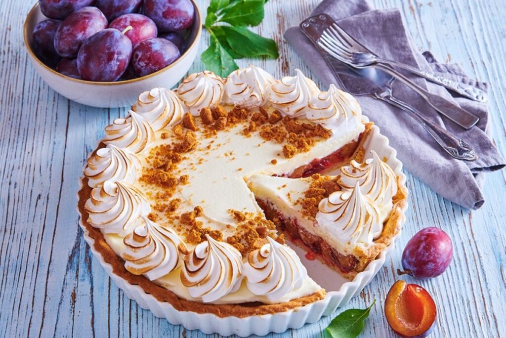 tarta-cu-prune-si-bezea
