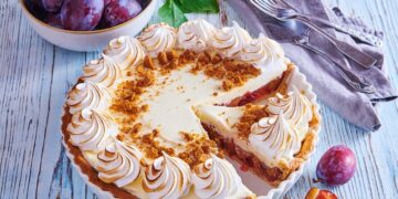 tarta-cu-prune-si-bezea