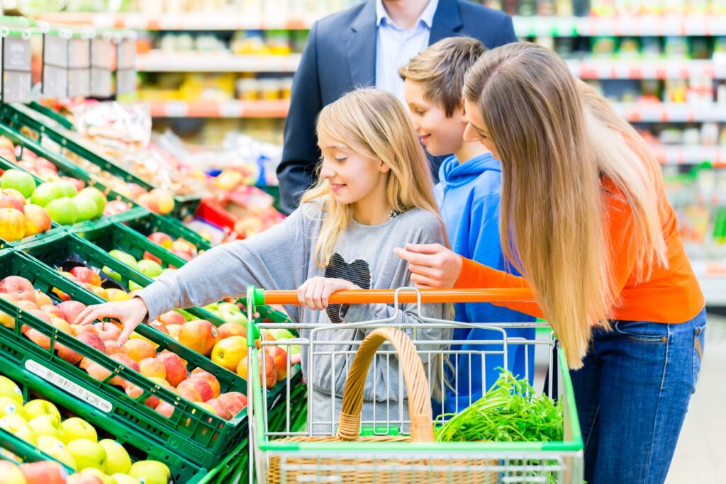 La-supermarket-cu-copiii