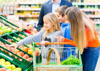 La-supermarket-cu-copiii