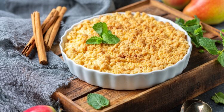Crumble-cu-mere-și-scorțișoară