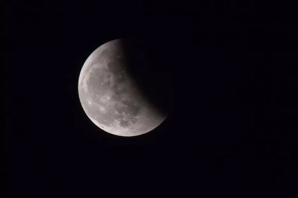eclipsa-luna-28-octombrie-2023
