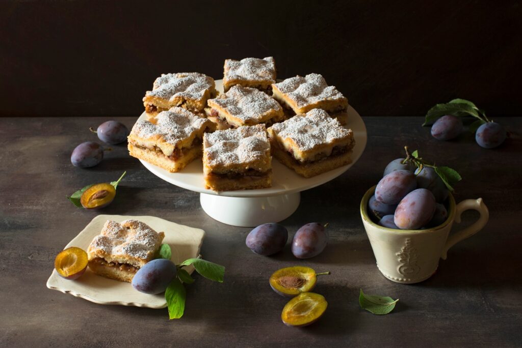 Plăcintă-cu-prune-și-griș