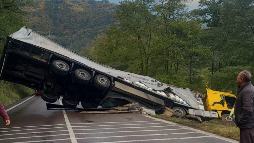 tir-rasturnat-valea-oltului