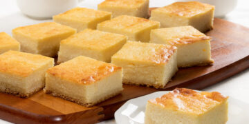 Prăjitură-turnată-cu-brânză