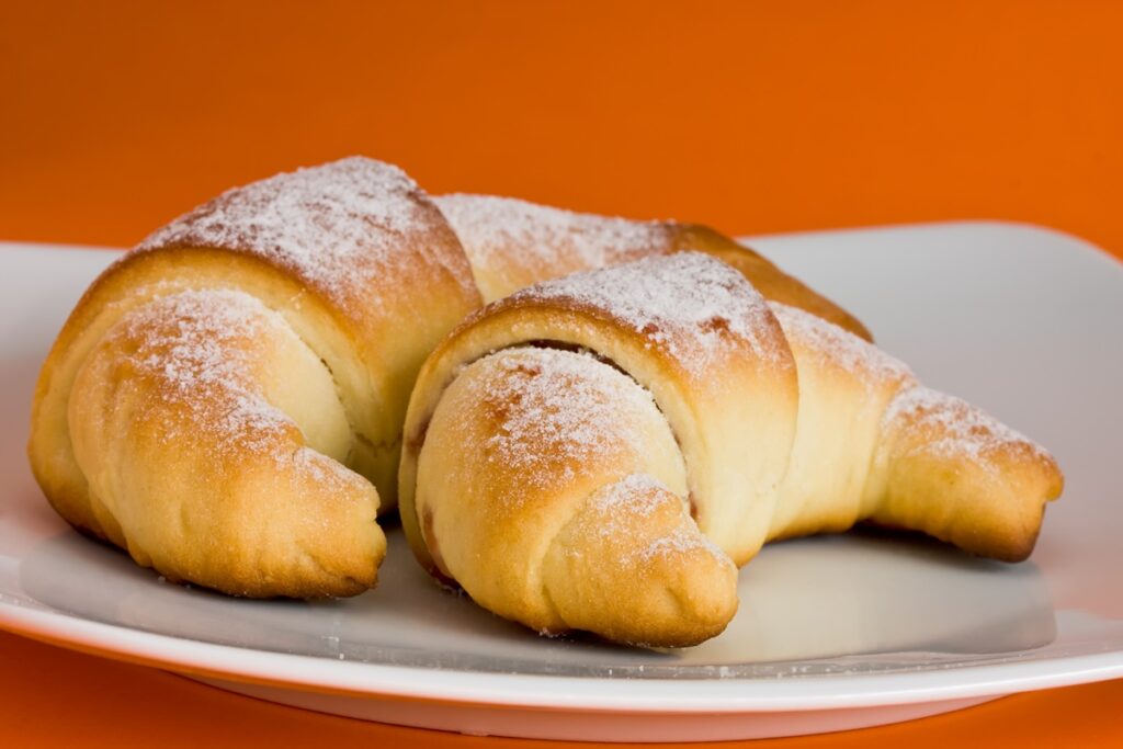 Cornuri-de-post-cu-marmeladă