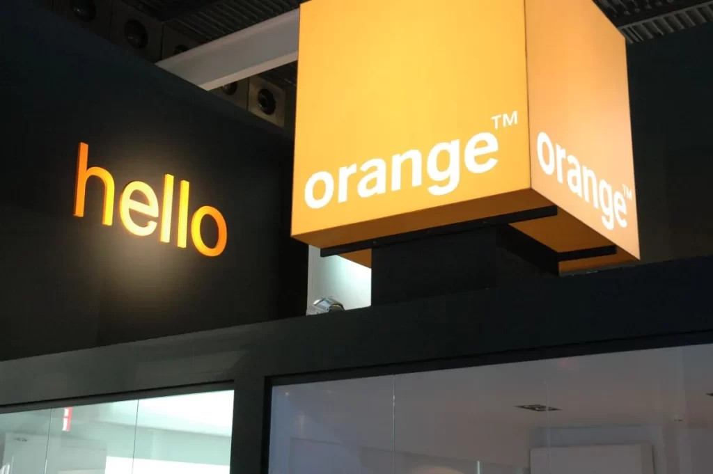 orange-asistenta