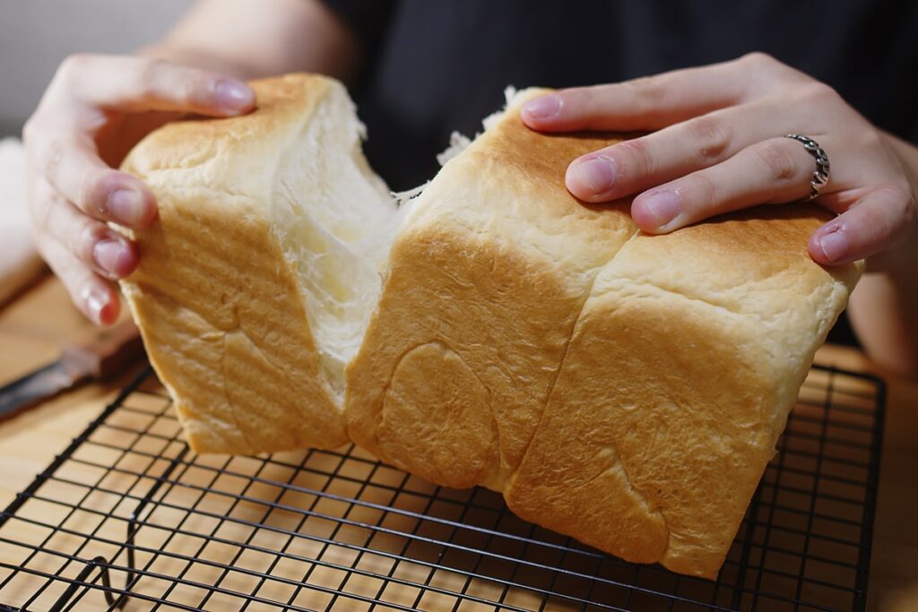 Pâine-de-casă-albă-și-pufoasă