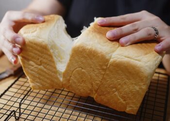 Pâine-de-casă-albă-și-pufoasă