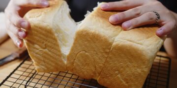 Pâine-de-casă-albă-și-pufoasă