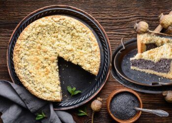 prajitura-cu-crema-de-mac-si-crumble