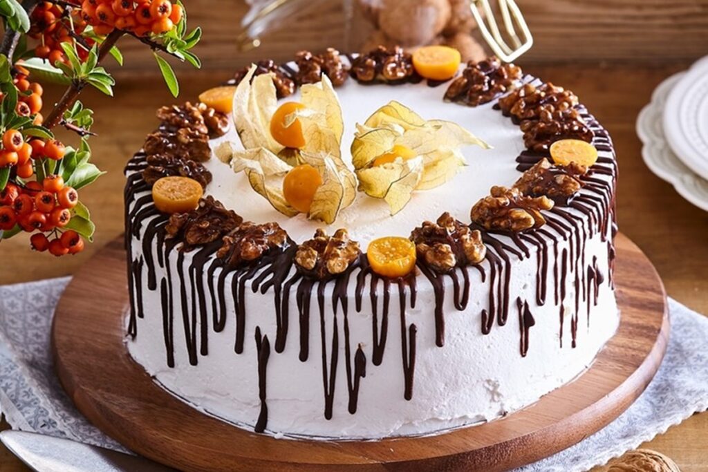 Tort-cu-blat-de-nuci-și-cremă-de-mascarpone