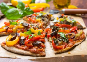 Pizza-cu-ciuperci-și-ardei