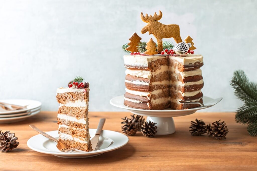 tort-cu-blaturi-de-turta-dulce