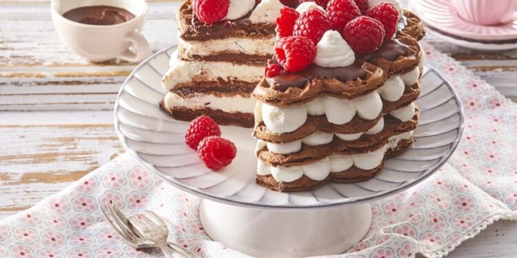 Tort-din-vafe-cu-ciocolată-și-mascarpone