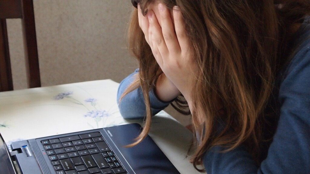 bullying-hartuire-elevi
