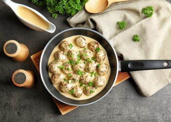 Chiftele-la-cuptor-în-sos-bechamel